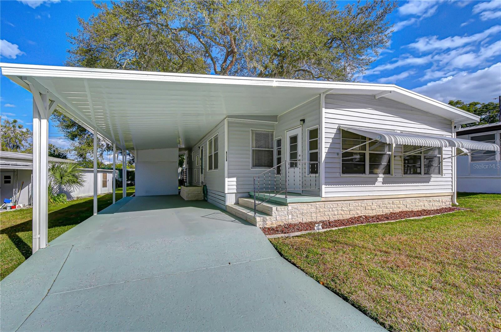 Property Photo:  6128 Ridgewood Drive  FL 33542 