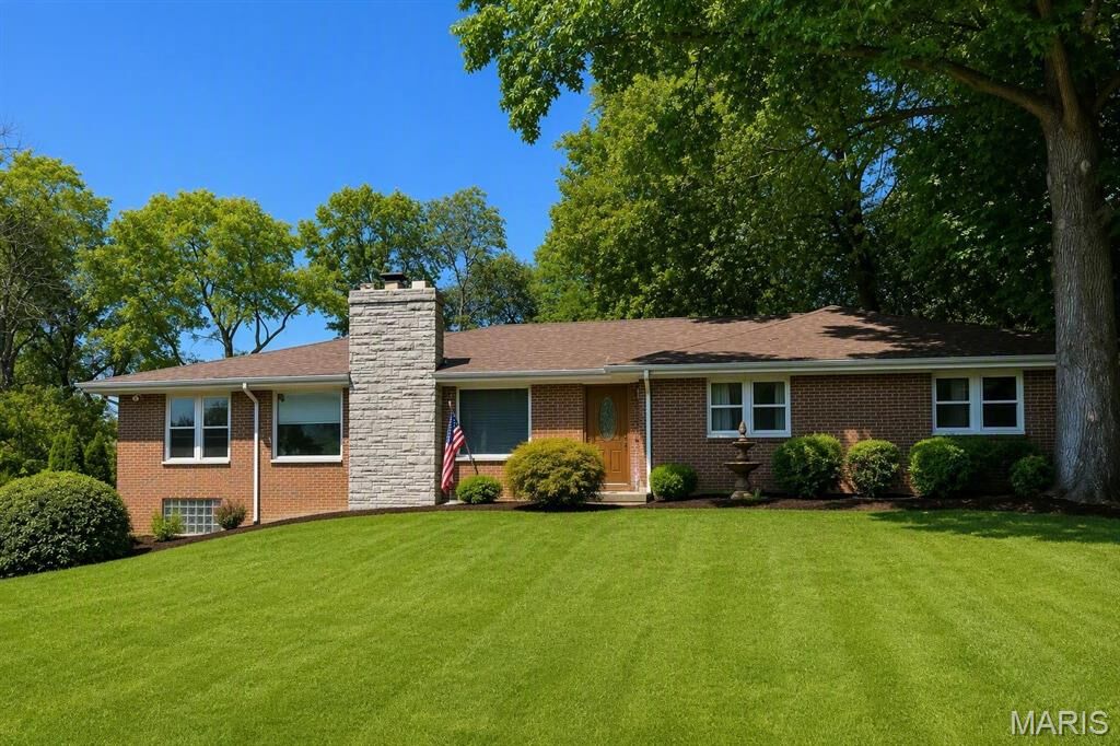Property Photo: 819 Willoway Avenue IL 62024