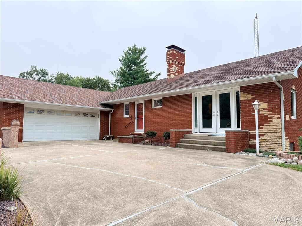 Property Photo: 110 W Teak Street IL 62689