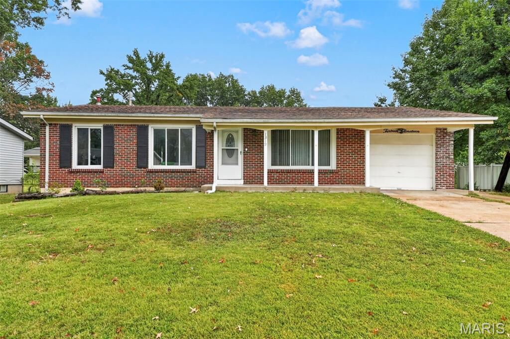Property Photo:  1319 Coppergate Lane  MO 63138 