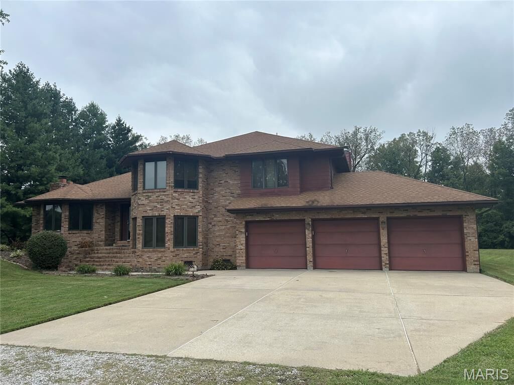 Property Photo:  250 Hoffmann Lane  IL 62226 