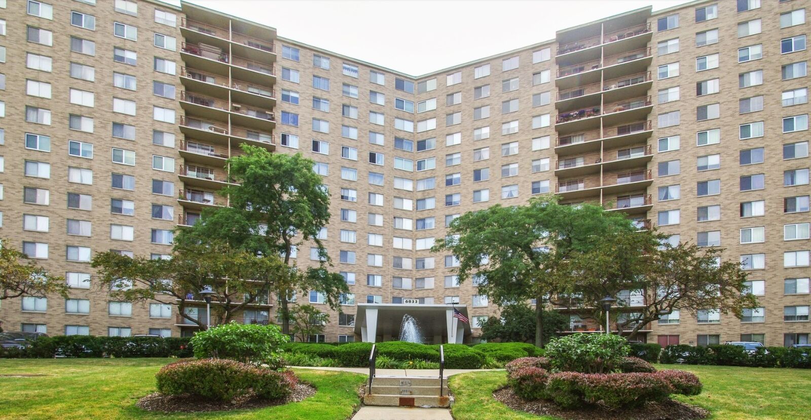 Property Photo: 6833 N Kedzie Avenue 914 IL 60645