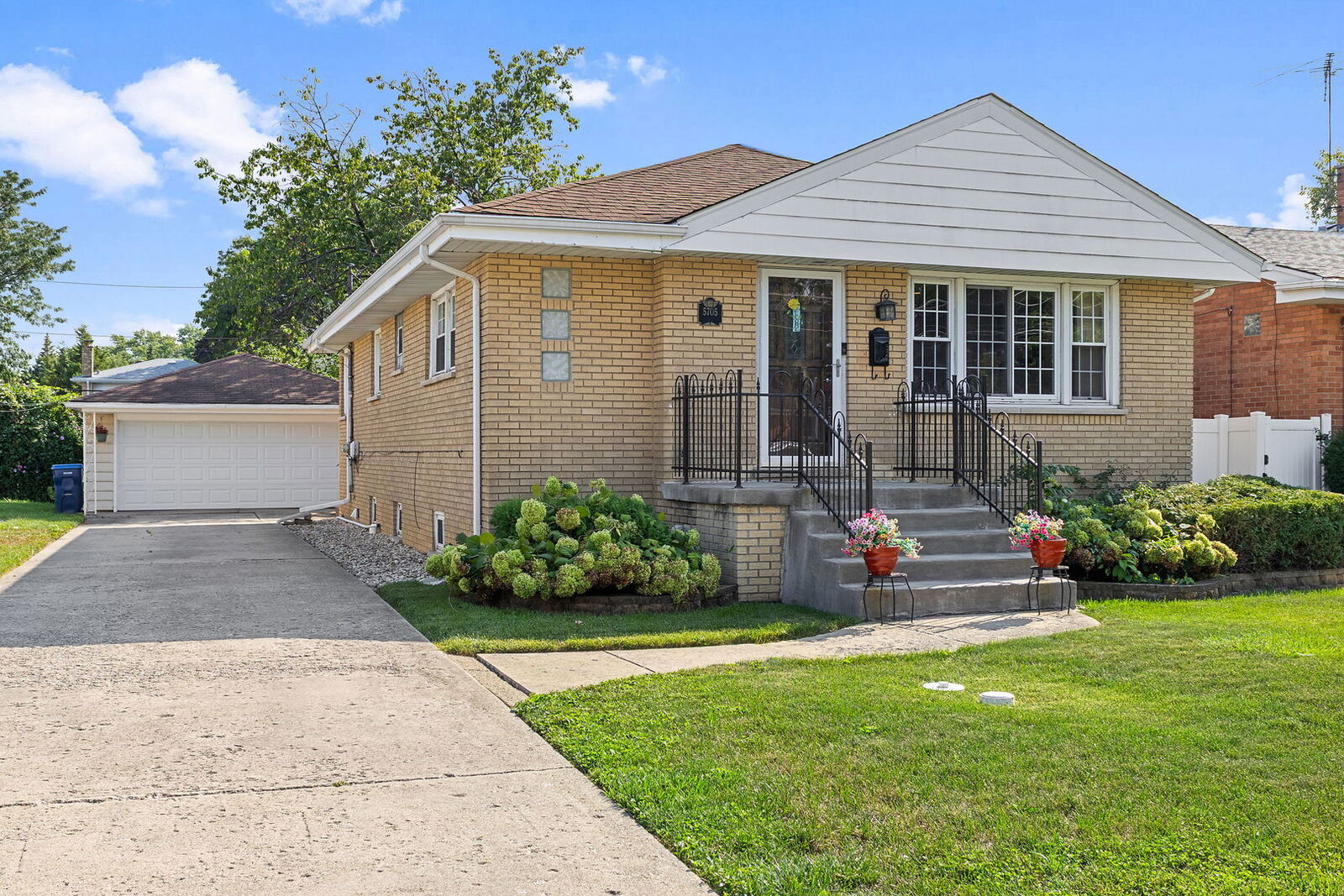 Property Photo:  5705 W Maple Avenue  IL 60163 