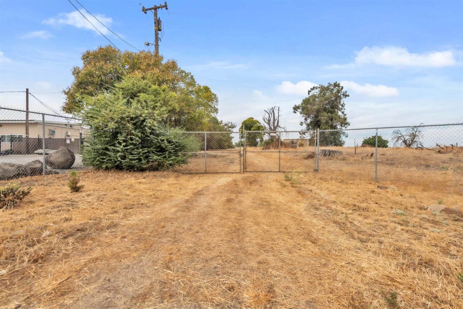 Property Photo:  5230 Excelsior Road  CA 95827 