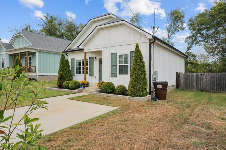 Property Photo:  205 Welworth St  TN 37115 