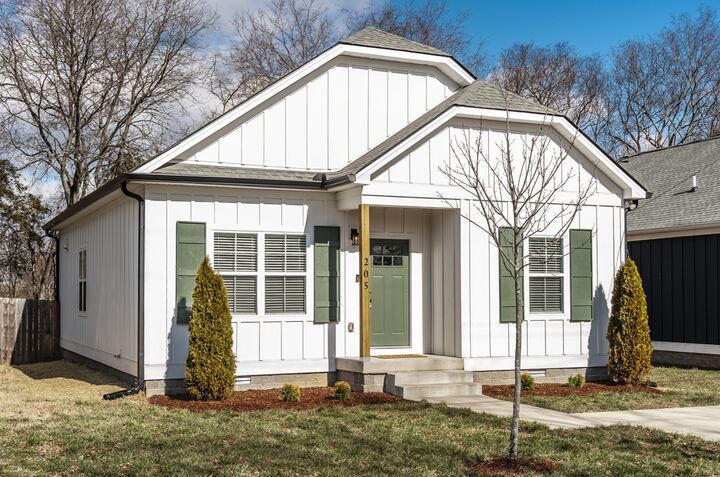 Property Photo:  205 Welworth St  TN 37115 