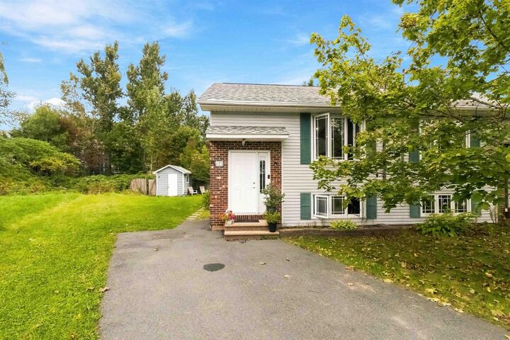 Property Photo:  34 Lindsay Court  NS B4E 2K1 