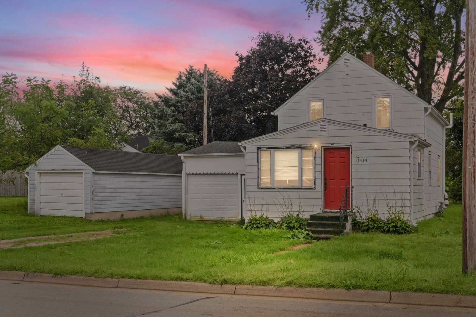 Property Photo: 1004 E Main Street MN 55921