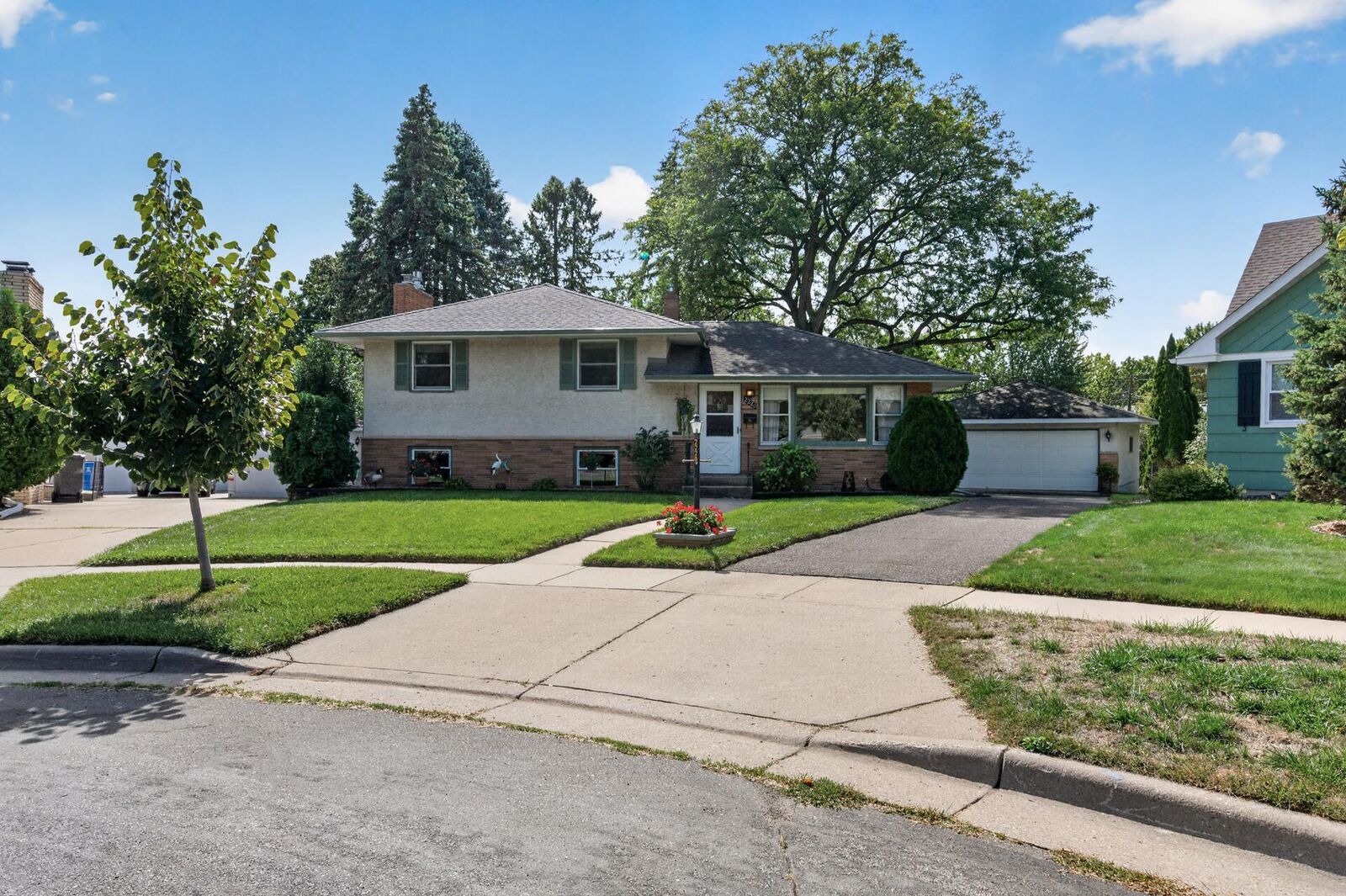 Property Photo:  2220 Cardinal Place  MN 55119 