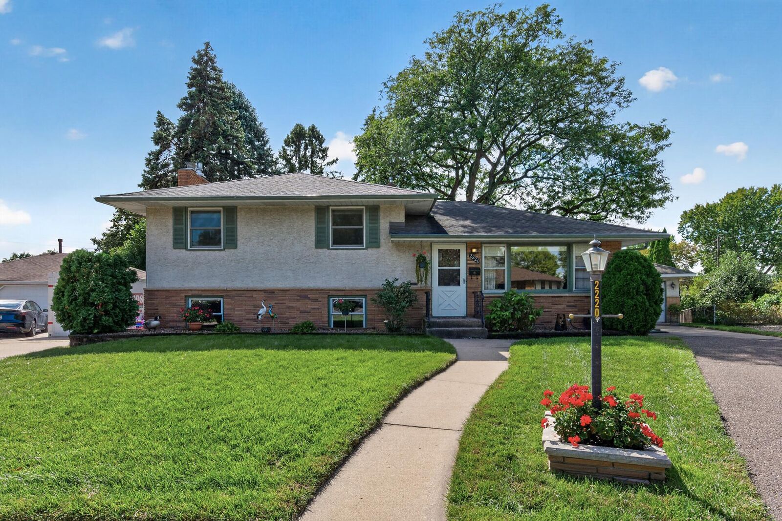 Property Photo: 2220 Cardinal Place MN 55119