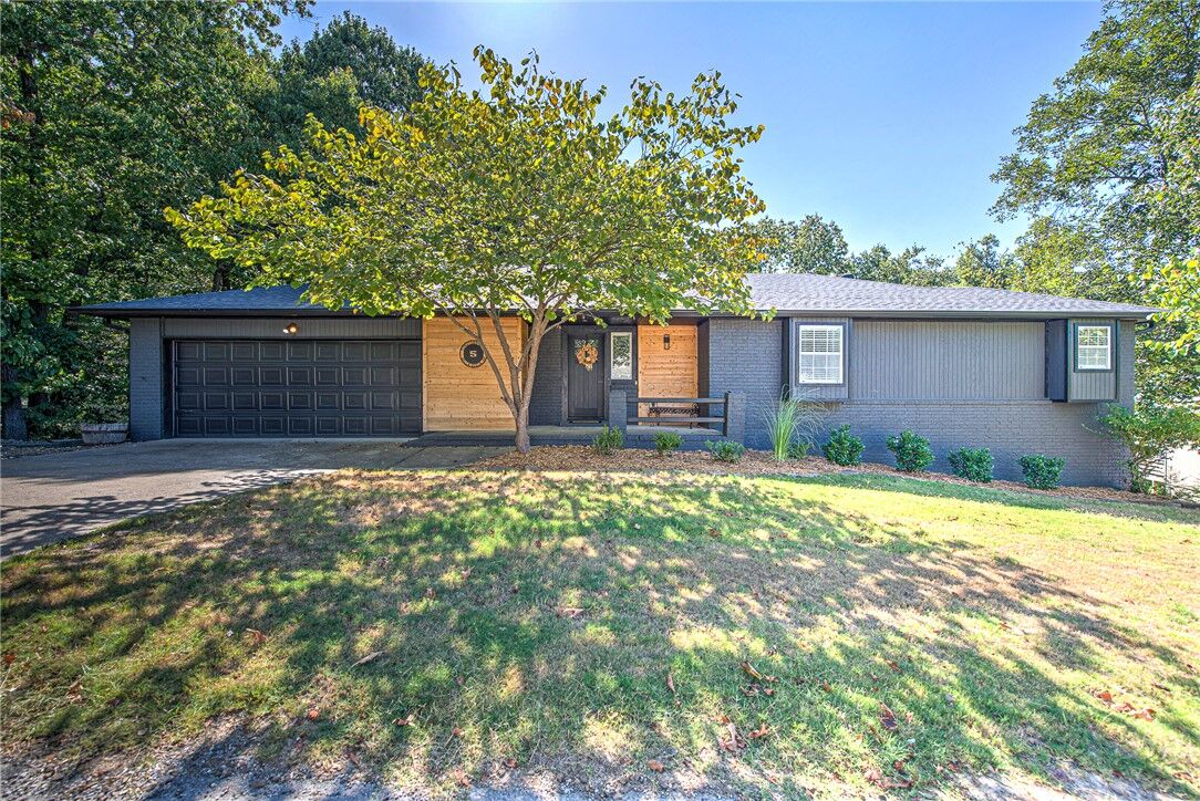 Property Photo:  5 Dunvegan Lane  AR 72715 