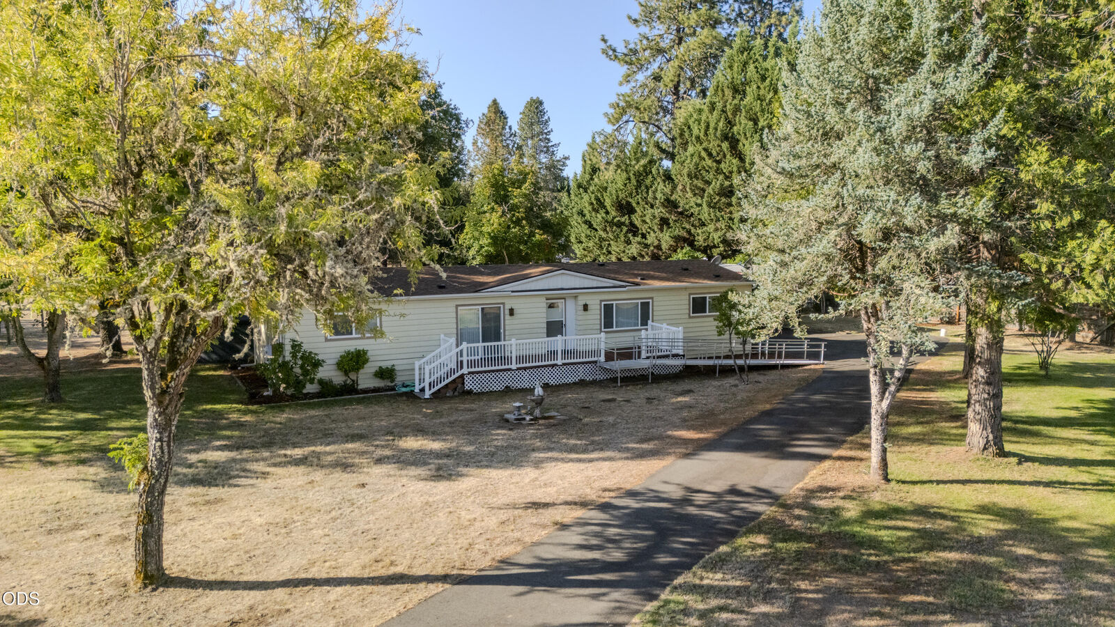 Property Photo: 8290 E Evans Creek Road OR 97537