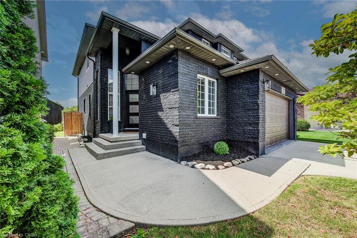 Property Photo:  210 Hawkswood Drive  ON N2K 4J3 