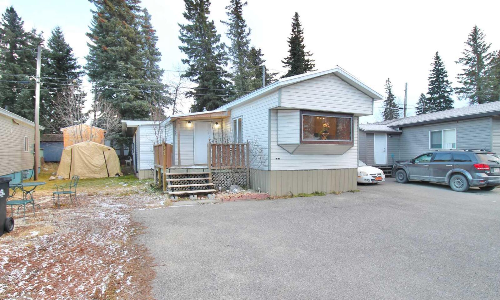 Property Photo: 726 Carmichael Lane 11 AB T7V 1T1