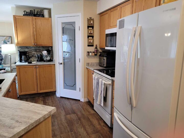 Property Photo: 1632 Saamis Drive NW 320 AB T1C 4X3