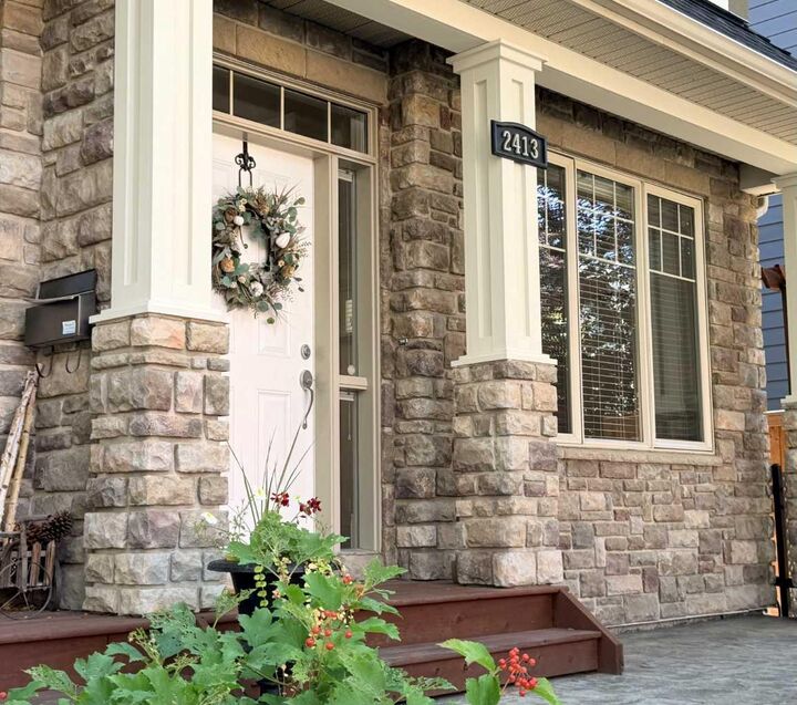Property Photo:  2413 2 Avenue NW 1  AB T2N 0H5 