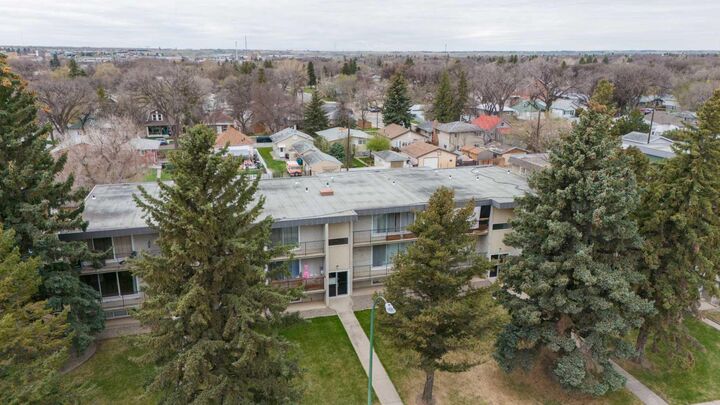 Property Photo: 218 Mayor Magrath Drive N 3 AB T1H 3P8