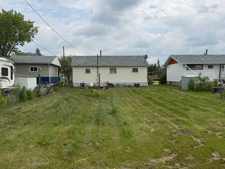 Property Photo:  10112 99 Street  AB T0H 2R0 