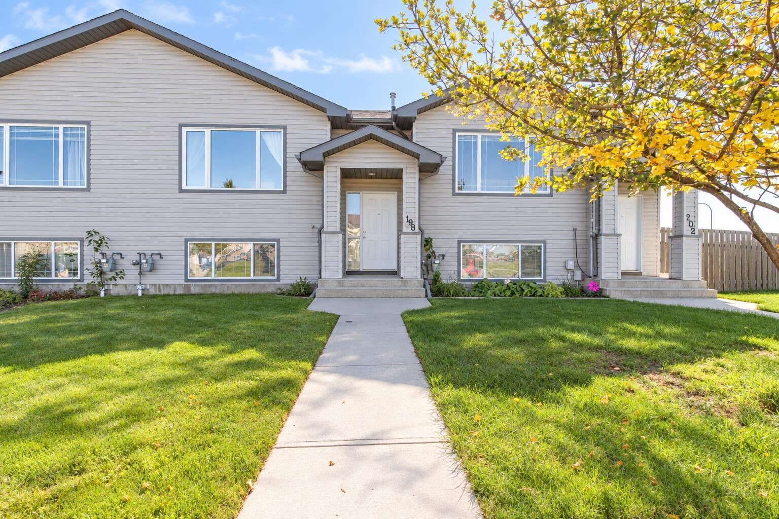 Property Photo:  198 Blackfoot Boulevard W  AB T1K 7Z2 