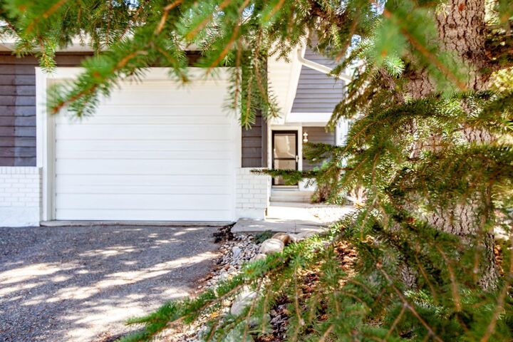 Property Photo: 28 Midpark Gardens SE AB T2X 1N7