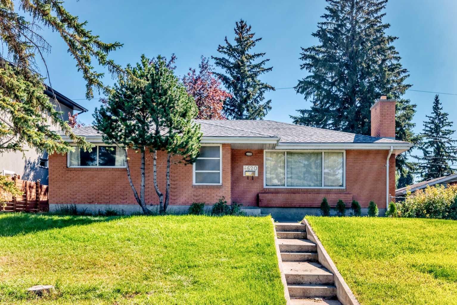 Property Photo:  4620 Voyageur Drive NW  AB T3A 0P6 