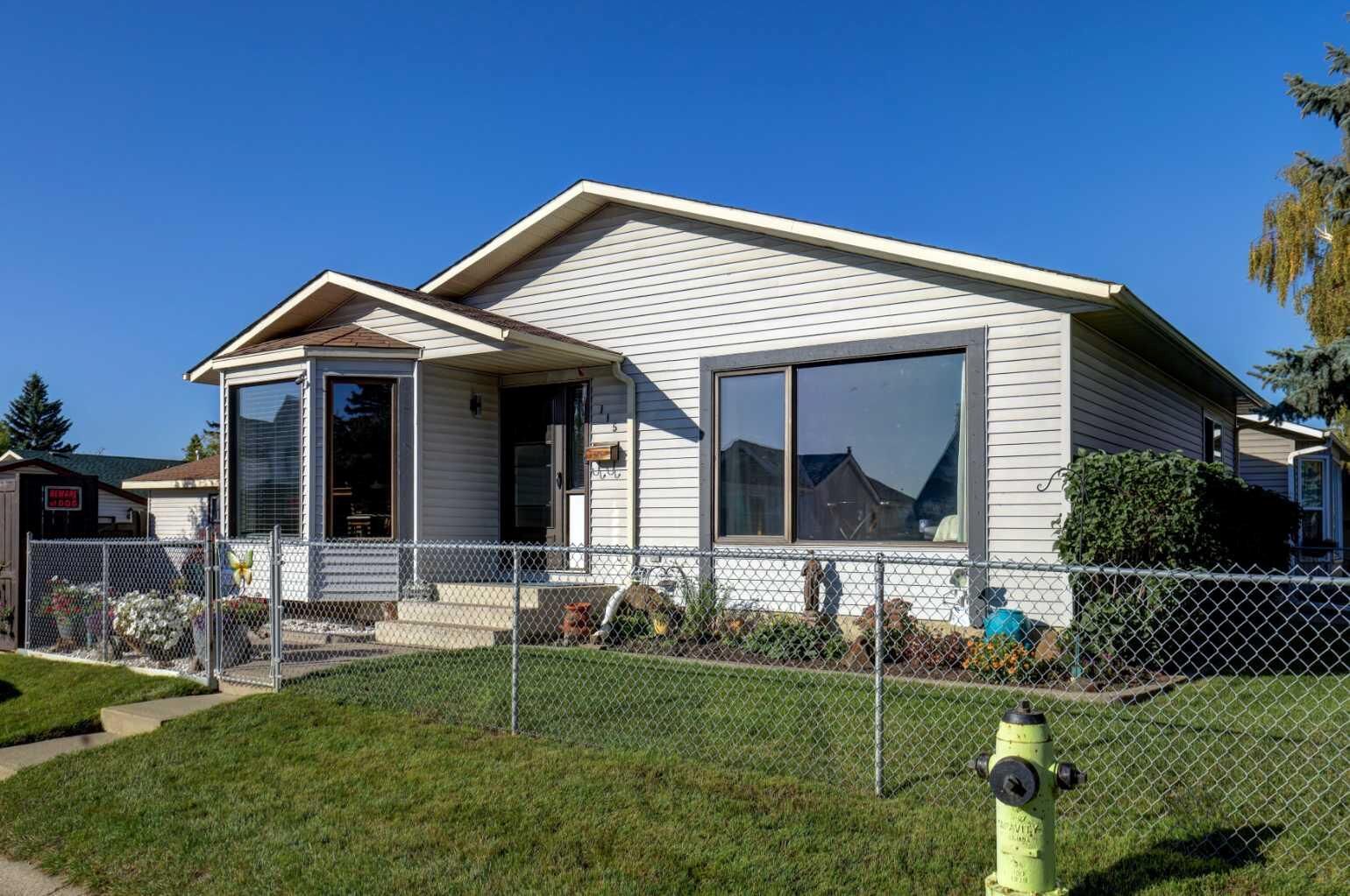 Property Photo:  115 Aberfoyle Close NE  AB T3G 5L6 