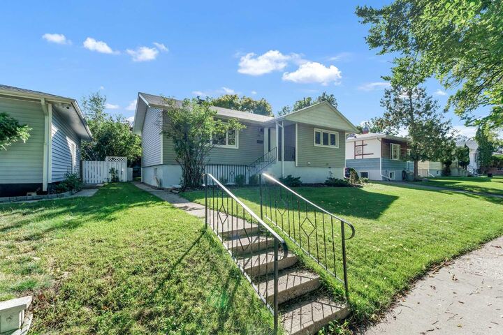 Property Photo:  337 8 Street SW  AB T1A 4L8 