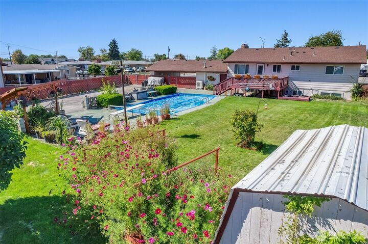 Property Photo:  917 S Dahlia Drive  WA 98837 