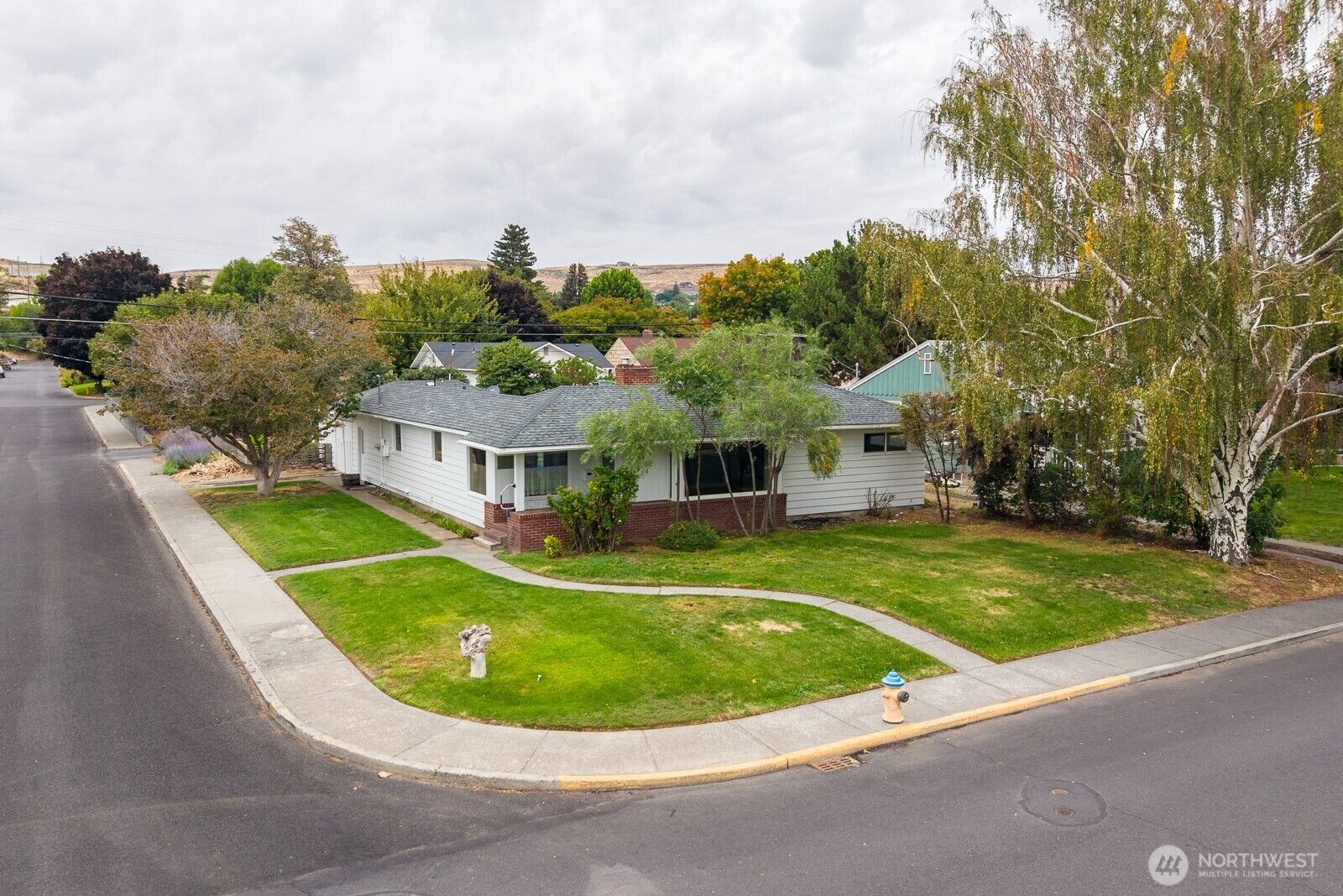 Property Photo: 165 D Street SW WA 98823
