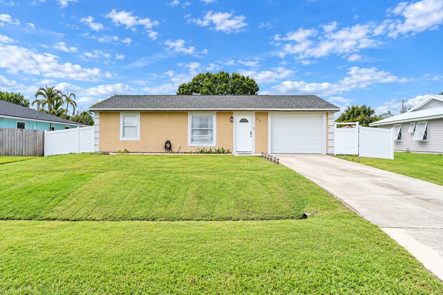 Property Photo: 420 SW Parish Terrace FL 34984