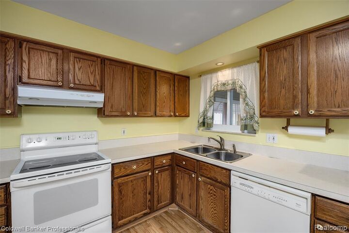 Property Photo:  13323 Pomona Drive  MI 48312 