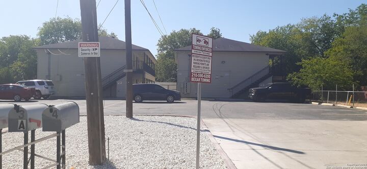 Property Photo: 926 Drury Ln 4 TX 78221