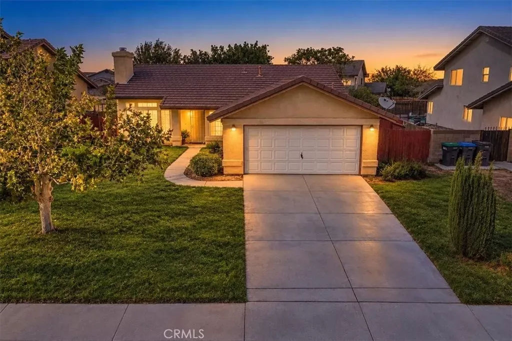 Property Photo:  2113 Lightcap  CA 93535 