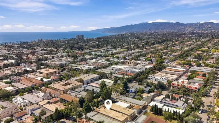 Property Photo:  933 11th Street 9  CA 90403 