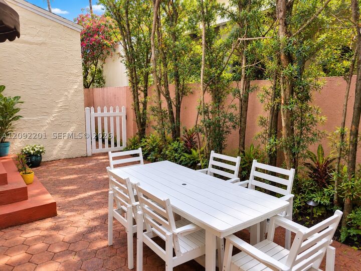 Property Photo:  1517 Adams St  FL 33020 