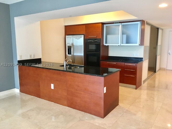 Property Photo:  