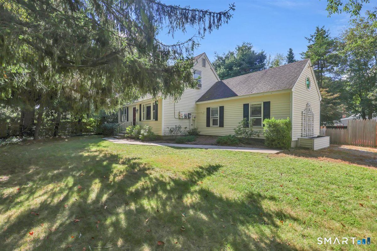Property Photo:  1 Briarcliffe Trail  CT 06475 