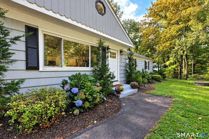 Property Photo:  85 Walnut Street  CT 06468 