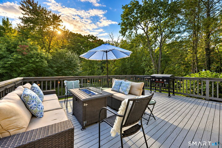 Property Photo:  85 Walnut Street  CT 06468 