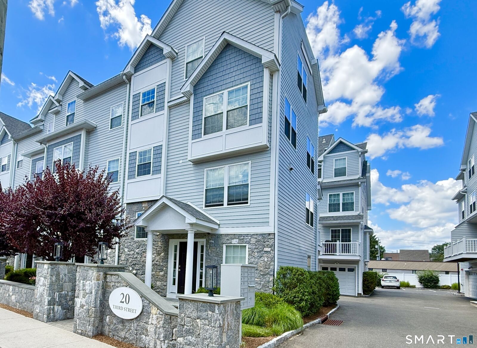 Property Photo:  20 Third Street 4  CT 06905 