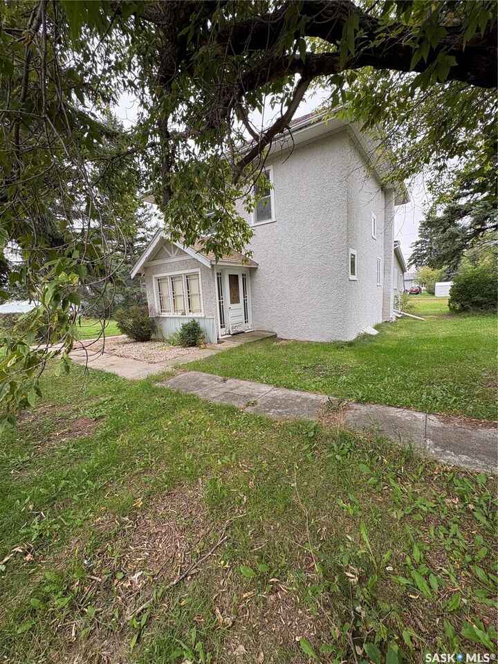 Property Photo: 232 Burton Street SK S0A 0A0