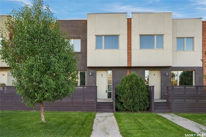 Property Photo:  103 Willis Crescent 8  SK S7T 0X9 