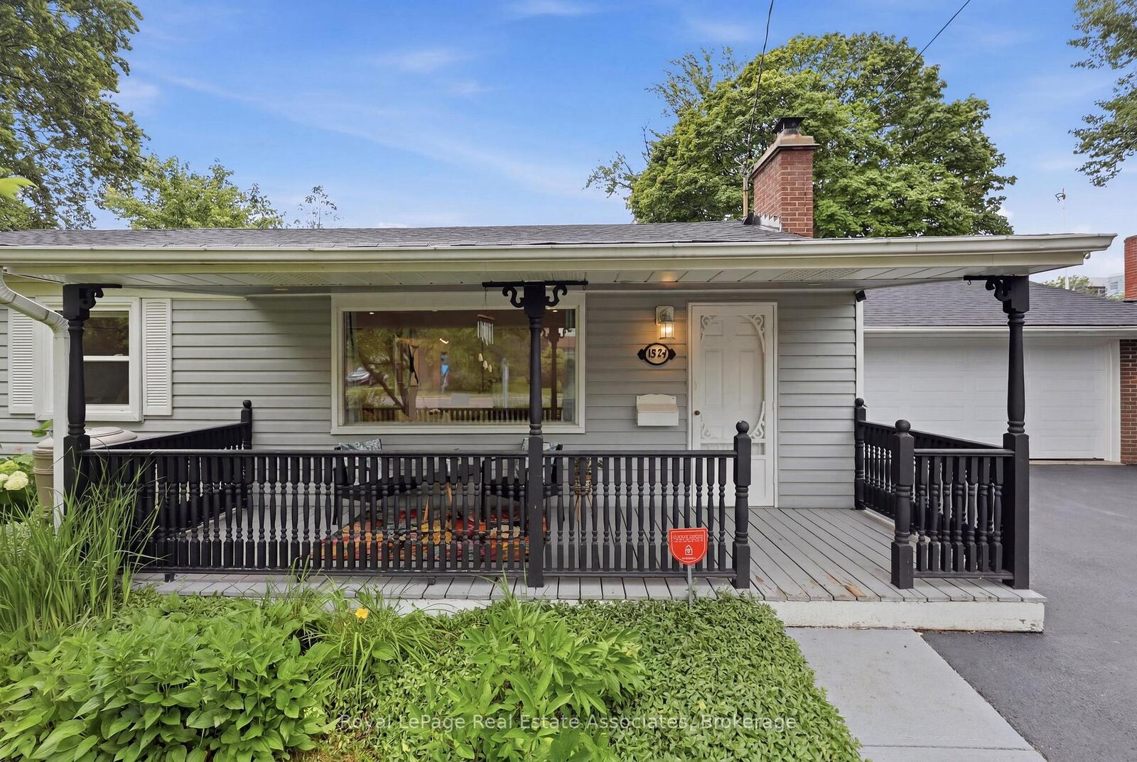 Property Photo:  1924 Balsam Avenue  ON L5J 1L2 