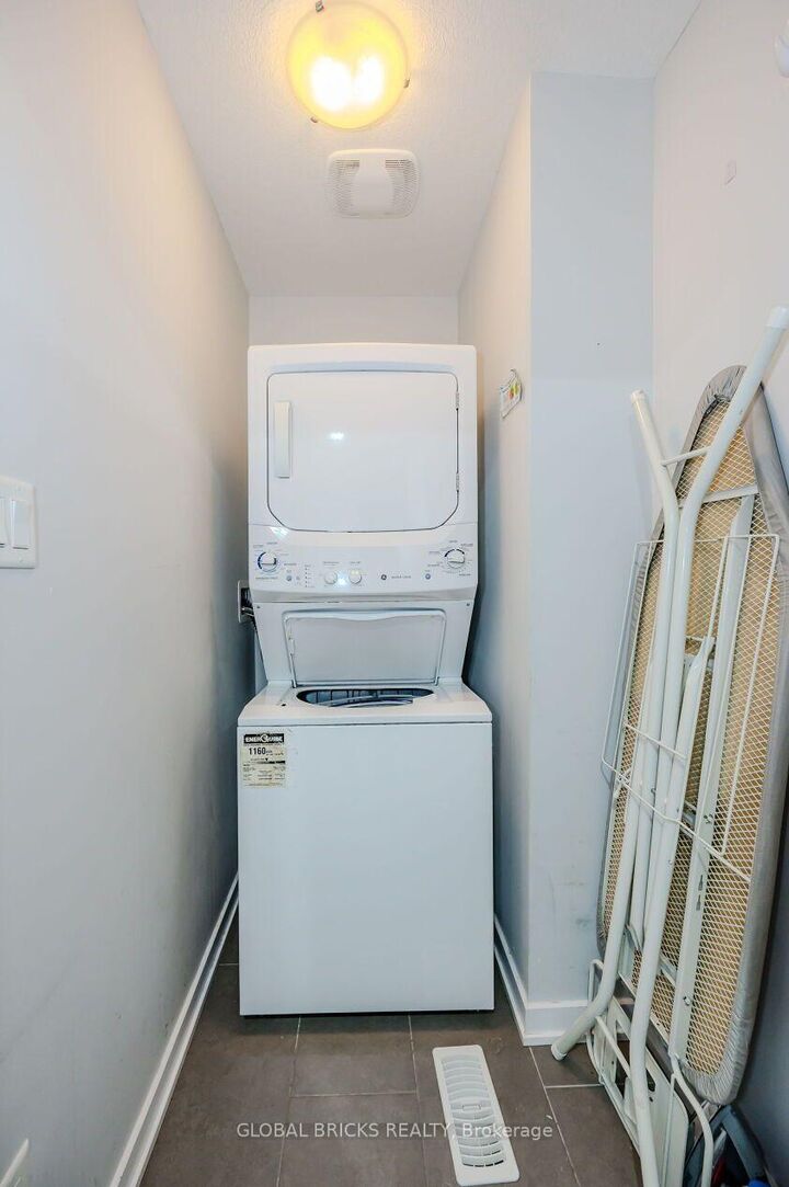 Property Photo:  40 Crafter Crescent  ON L8J 0H6 