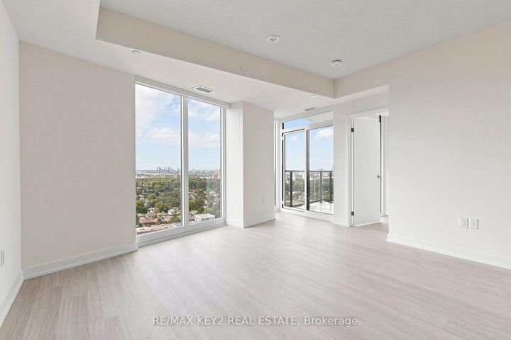 Property Photo:  4010 Eglinton Avenue W 2104  ON M9A 0G5 