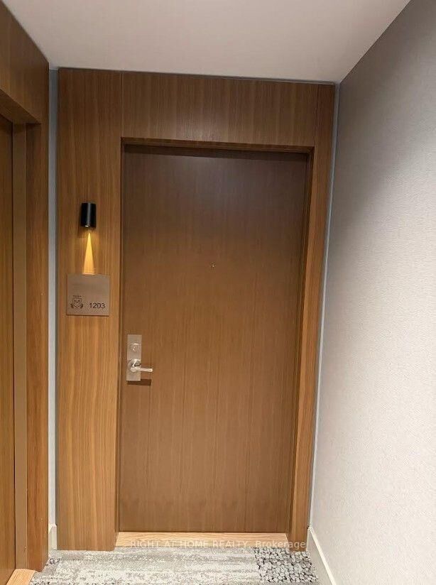 Property Photo:  1926 Lake Shore Boulevard W 1203  ON M6S 1A2 