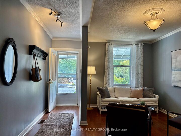 Property Photo:  53 Louisa Street  ON K1R 6Y7 