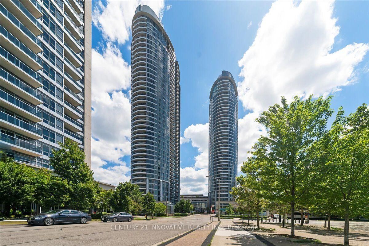 Property Photo:  125 Village Green Square 3501  ON M1S 0G3 
