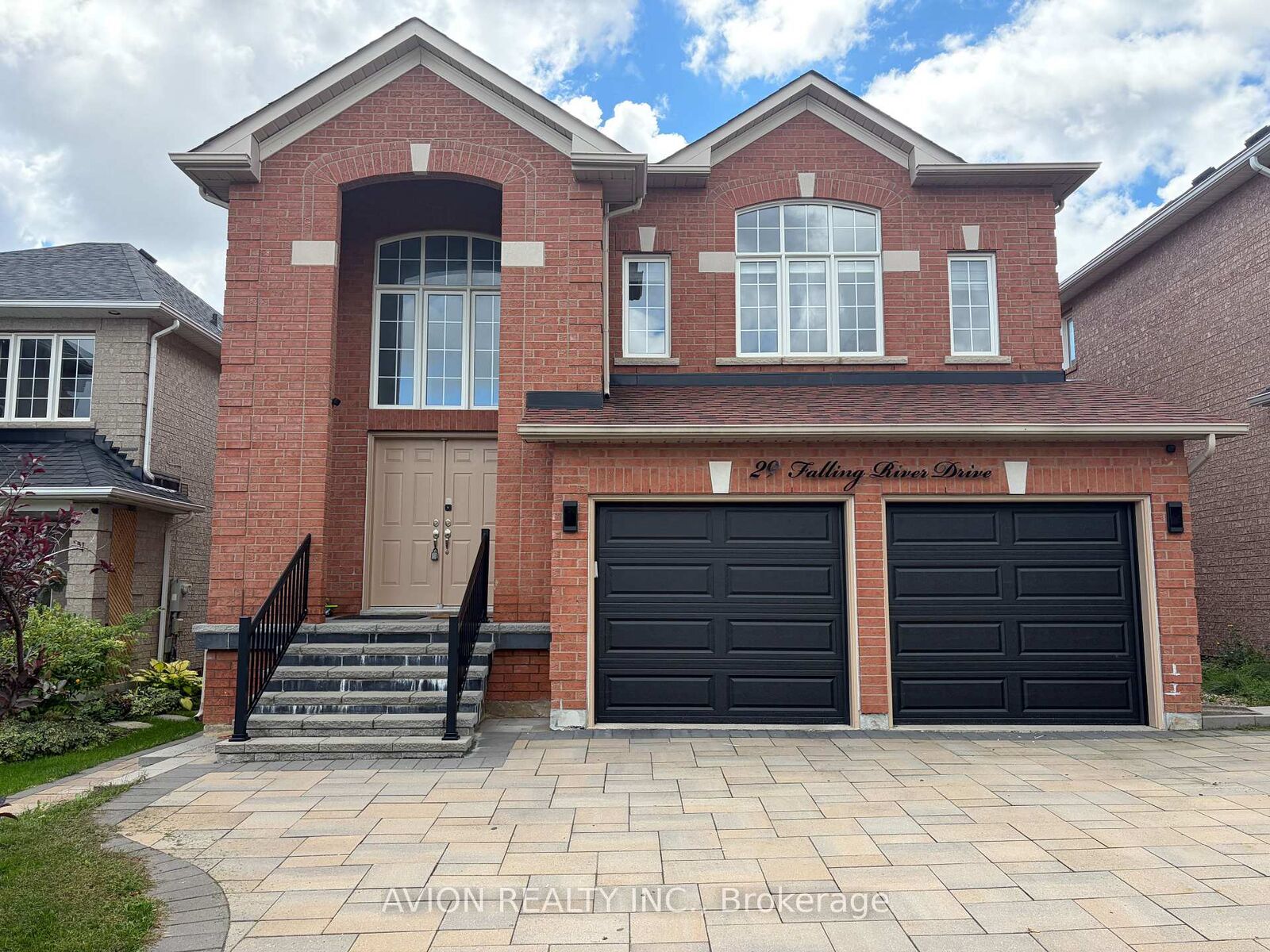 Property Photo: 29 Falling River Drive ON L4S 2R1