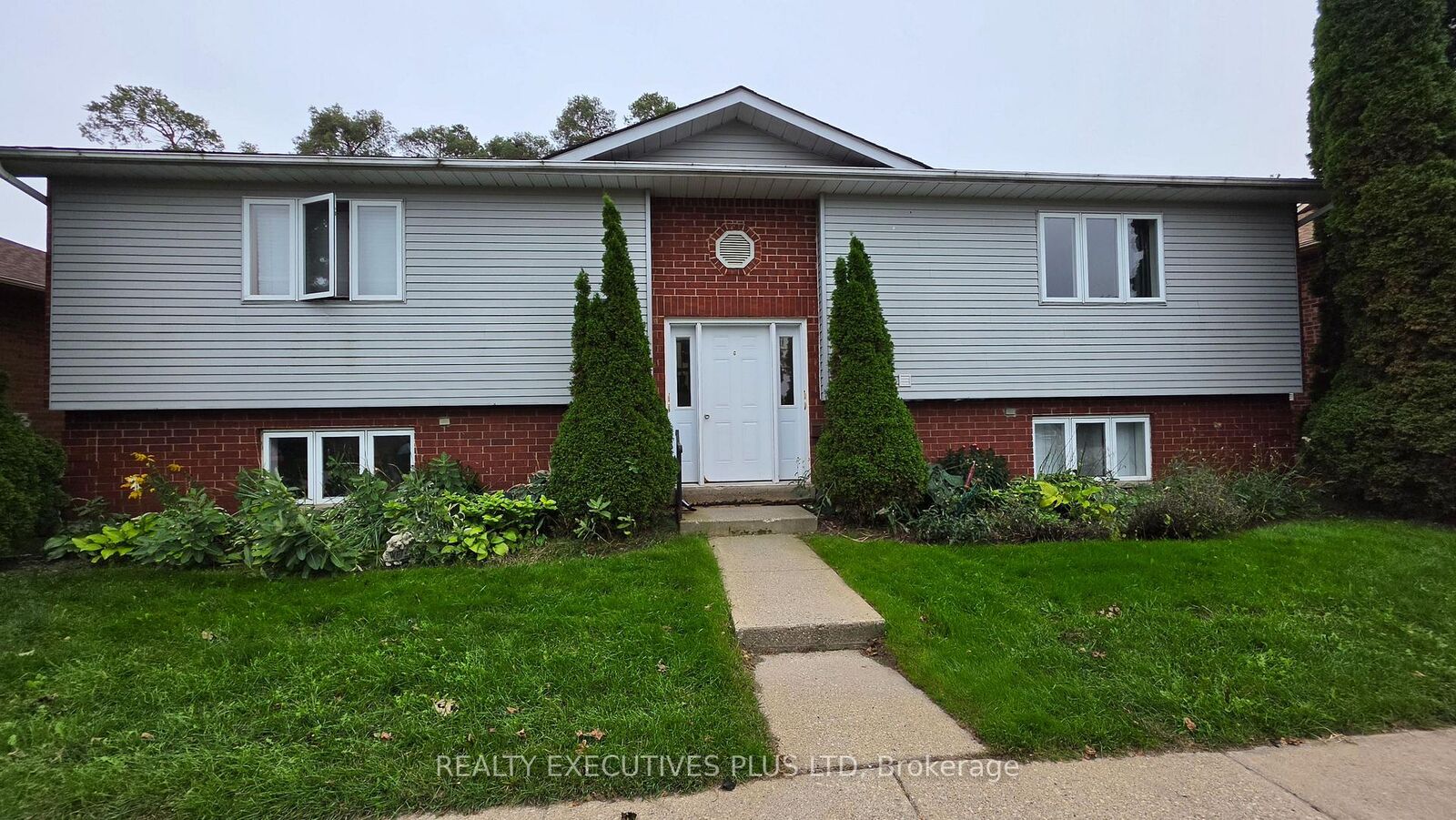 Property Photo: 50 Third Street G3 ON L9W 2B1